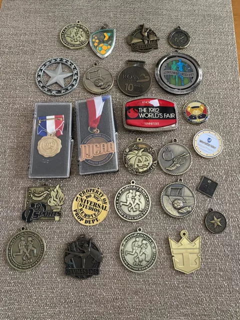 GRANDPA MENS MILITARY Lot Of Medalions, Ribbons, Belt Buckle, Medals ...