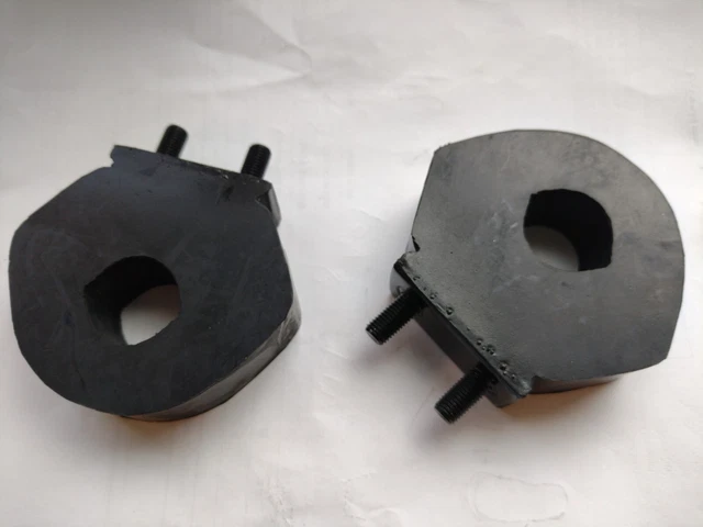 thumbnail image 2 of Pair Of Jaguar 420 / MK2 / Daimler S-Type Quarter Light Seals - BD17048/9 (Left & Right) 2 of 3