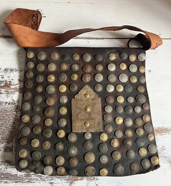 Sacoche De Porteur D’eau En Cuir Recouvert De Monnaie Ancienne Maroc