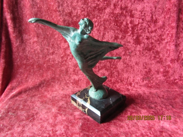 Sculpture française Art Déco Atalante par Jean de Marco pour Max Le Sculpture française Art Déco Atalante par Jean de Marco pour Max Le
