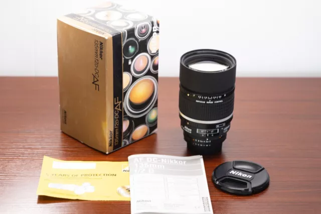 Nikon NIKKOR 135mm f/2-D DC AF Defocus Lens - Original Box & Owners Manual