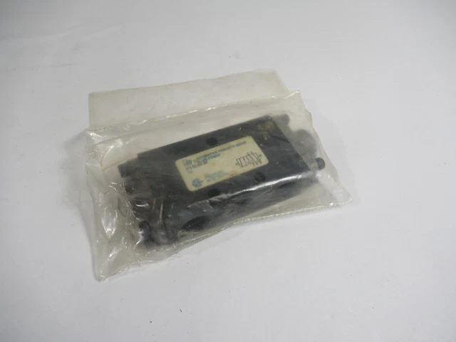 ISI 375-03-081-03 Control Air Pilot Valve 3/8"NPT In-Line 4Way 30-150psi NWB