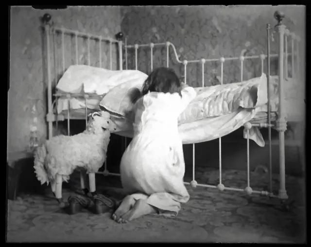 Little Girl SHEEP TOY Praying Bed Antique Victorian Photo GLASS PLATE Negative