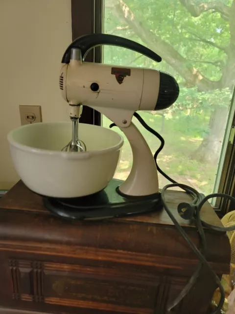 KitchenAid 5-Quart Tilt Head Stand Mixer With Flex Edge Beater Glass Bowl  Kyo