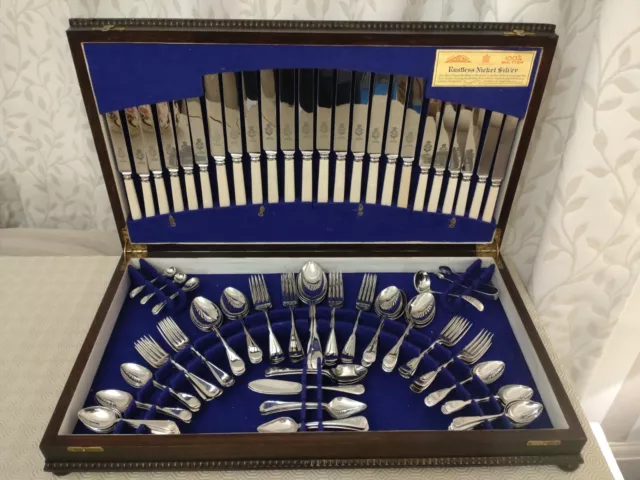 Superb Vintage 106 Piece ART DECO CUTLERY CANTEEN by Viners of Sheffield 1930s