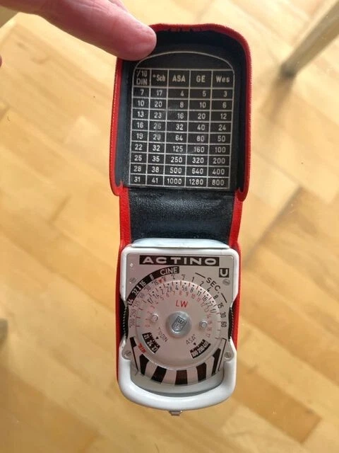 Actino K.H. Weigand Belichtungsmesser Light Meter Lichtmesser DIN ASA Leder Etui