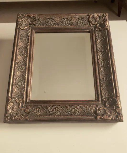 MIROIR BISEAUTÉ À CADRE DORÉ DE STYLE ART NOUVEAU 14 par 12 pouces