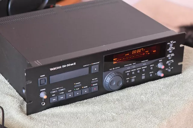 TASCAM DA-30 MKII High-End Dat-Recorder - Tva