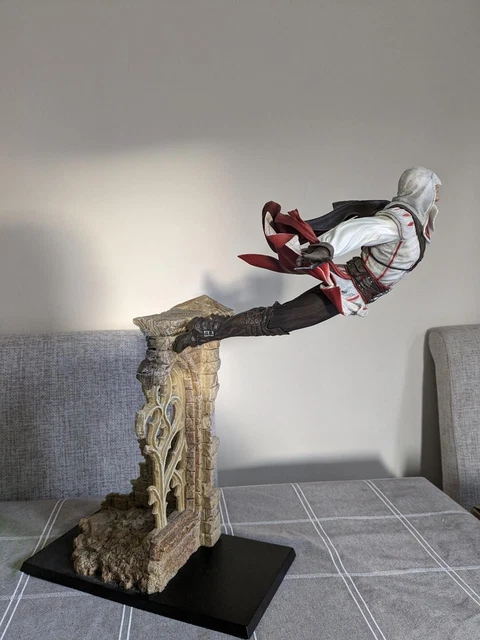 ASSASSINS CREED EZIO Leap of Faith Collectors Edition Statue