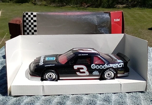 DALE EARNHARDT SR #3 GM Goodwrench Service Plus 1999 Monte Carlo 1:24