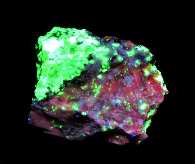 Fluorescent Bustamite with Hardystonite, Willemite *Franklin Mine, New Jersey* Fluorescent Bustamite with Hardystonite, Willemite *Franklin Mine, New Jersey*