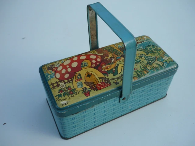 Boite ancienne tôle émaillée Notre Dame de Paris panier