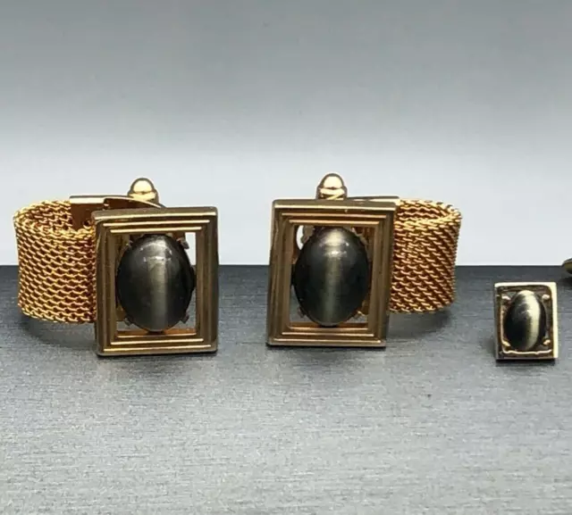 Vintage Brown Oval Cabochon Gold Tone Wrap Around Mesh Cufflinks & Tie Tack Set