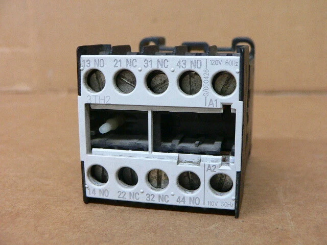 Siemens 3TH2022-0AK6 Contactor Control Relay, 110V Coil