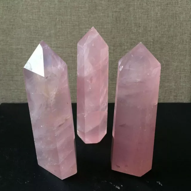 Pierre minérale de guérison de pointe de cristal de quartz rose rose naturel