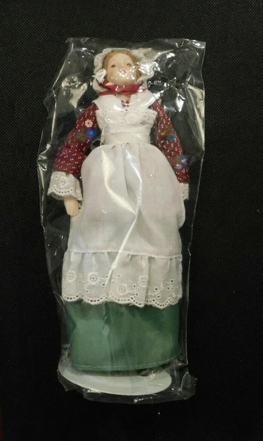 VINTAGE AVON 1987 PORCELAIN EARLY AMERICAN DOLL!   e2273DXX