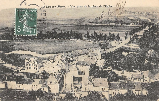 Cpa 55 Dun Sur Meuse Vue Prise De La Place De L'eglise