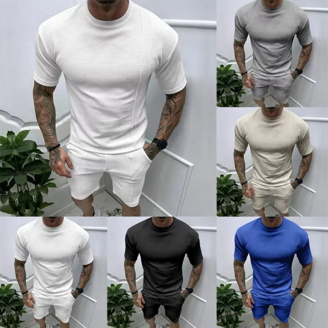 Elegante set tuta streetwear uomo con t-shirt e pantaloncini a maniche corte