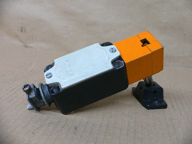 Siemens 3Se3 120-6Xx 3Se31206Xx Interlock Switch 10Amp 500Vac 2Nc Side Moun