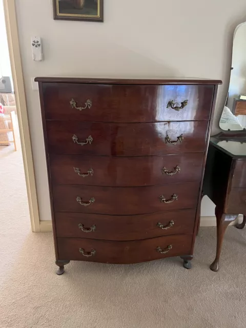 Queen Anne Chest of Drawers