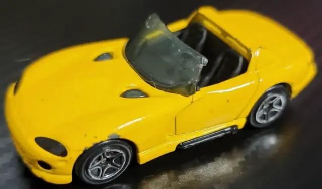 Hot Wheels Dodge Viper RT/10 Sports Car Yellow Diecast 1/64 Scale