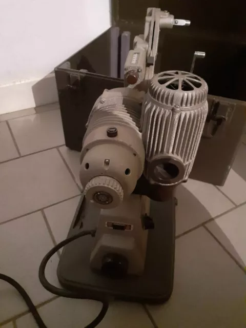 SUPER RARE projecteur de film cinéma 16 mm modèle Bell & Howell 173