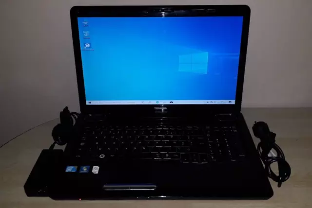 PC PORTABLE TOSHIBA @ 17,3 WINDOWS10 ET SUITE OFFICE Hdd500Gb RAM4Go CHARGEUR