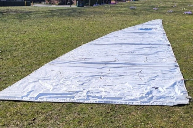 mainsail  o day 272  2 reef points  good condition size in text no battens 