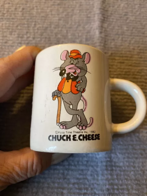 1982 Chuck E. Cheese Pizza Time Theater Mug Cup Prize N2