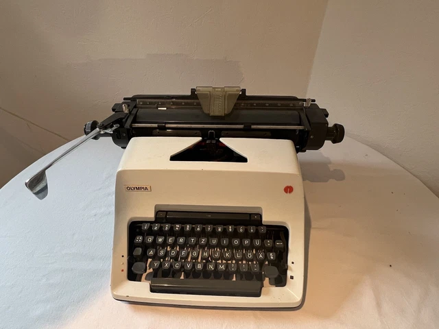 Schreibmaschine Olympia mechanisch ca. 50 Jahre oder älter, funktionsfähig