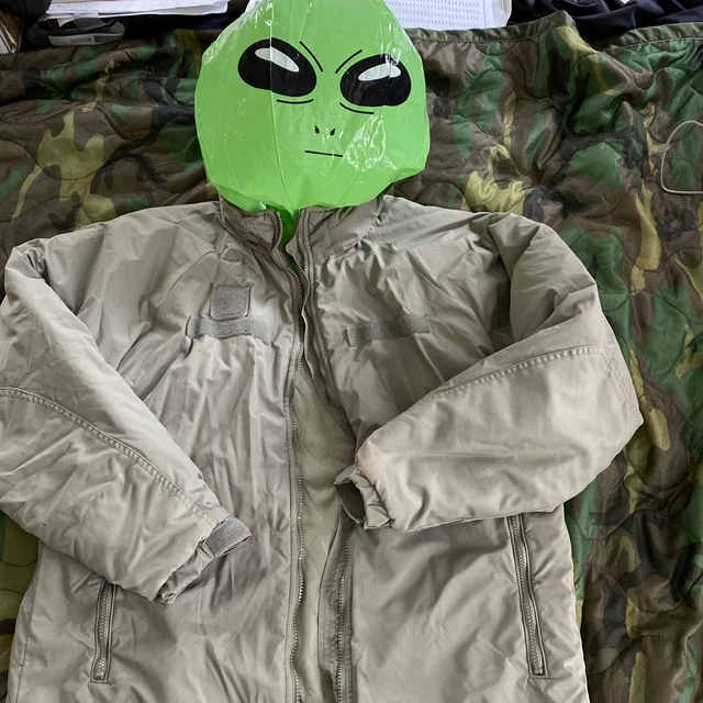 USGI SIZE M Army surplus ECWCS PARKA Gen III level 7 The real deal.  Made in USA