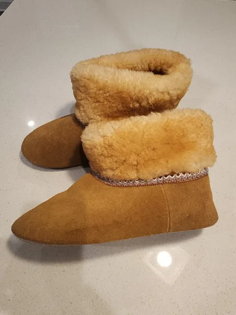 Leather Uppers Shearling Lining Boot Sz 8 Slippers Suede Winter Boots.