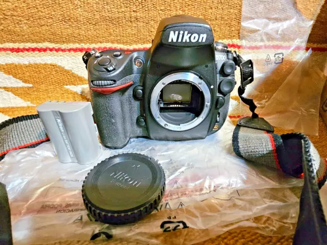 N.MINT NIKON D700 12.1 MP Digital SLR Camera Body Only w all EXTRAS TESTED & BOX 2