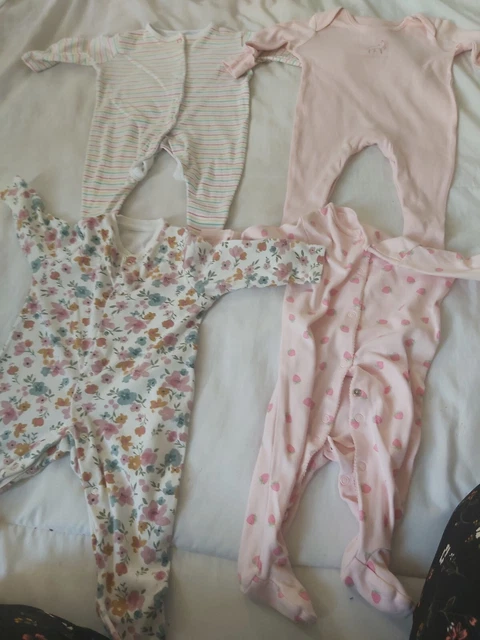 Enorme pacchetto vestiti bambina 0-3 mesi 50 articoli inc SUCCESSIVO, isola fluviale #1 10