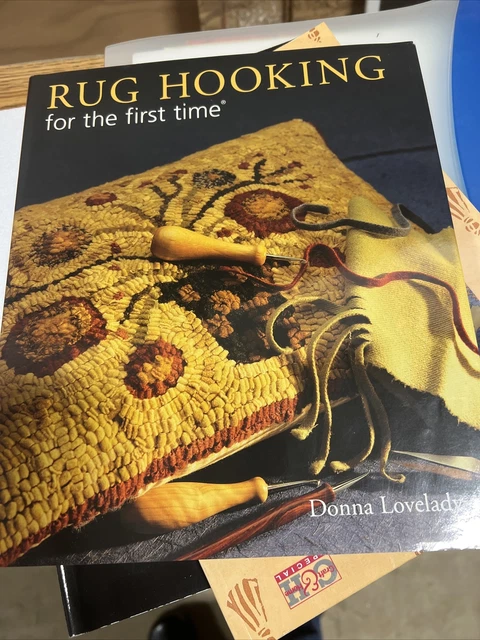 Libro de instrucciones de Donna Lovelady para enganchar alfombras por primera vez