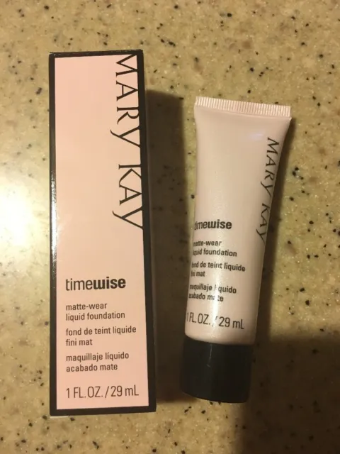Mary Kay TimeWise Matte Wear Foundation Ivory 3 Combination to Oily 1 oz ~ NIB!