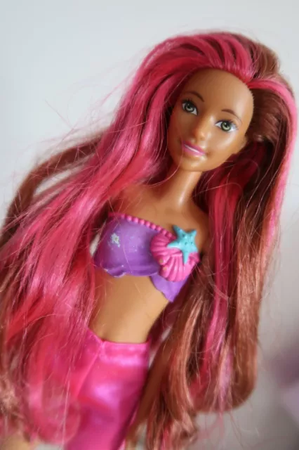 Barbie Dolphin Magic Isla w Shorts Trainers Molded Top Pink Brown Hair