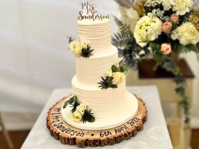 Personalised Wooden Cake Stand Wedding Birthday Christening Log Slice 3 Sizes