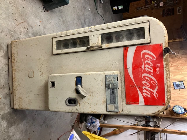 Vintage Cavalier COKE Machine Bottle Vending CS-72-A Fair condition.
