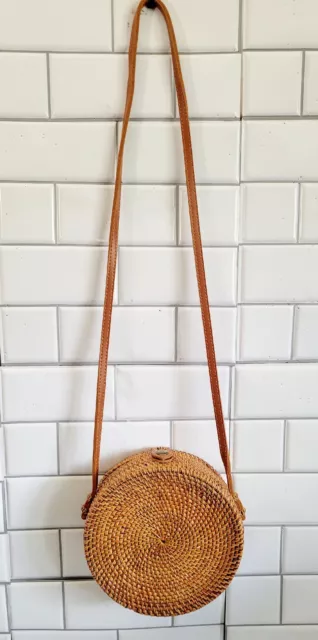 NWOT Ladies Small Round Circle Rattan Straw Shoulder Purse Crossbody Snap...