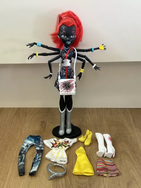 Monster High Wydowna Spider I Love Fashion Doll With All Accessories & Stand