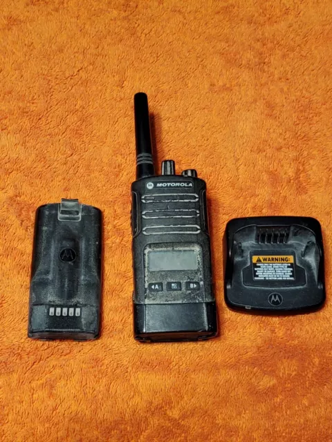 Motorola RMU2080d UHF Two Way Radio w/ Display &  Charger & Extra Battery