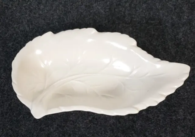 Vintage USA California Pottery  Leaf Dish serving trinket 594 9in long off white