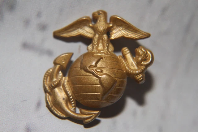 WW2 USMC, Marine Corps Gold Colored Officer Dress Uniform Cap Device