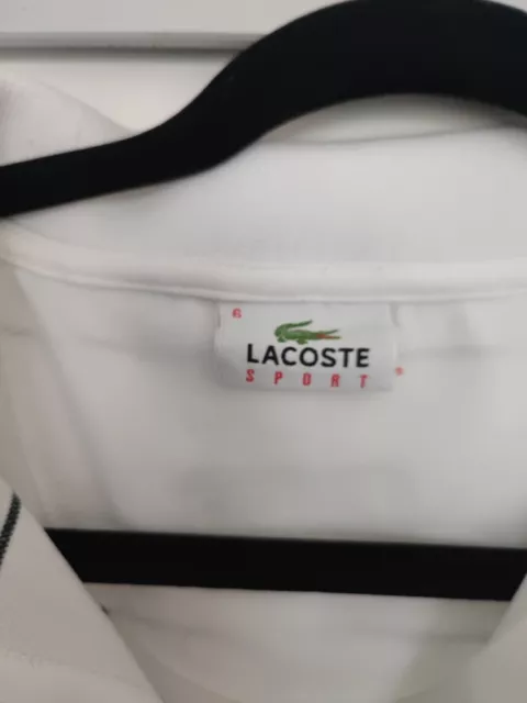 tee shirt Lacoste , comme neuf très peu portée, en très très bon état