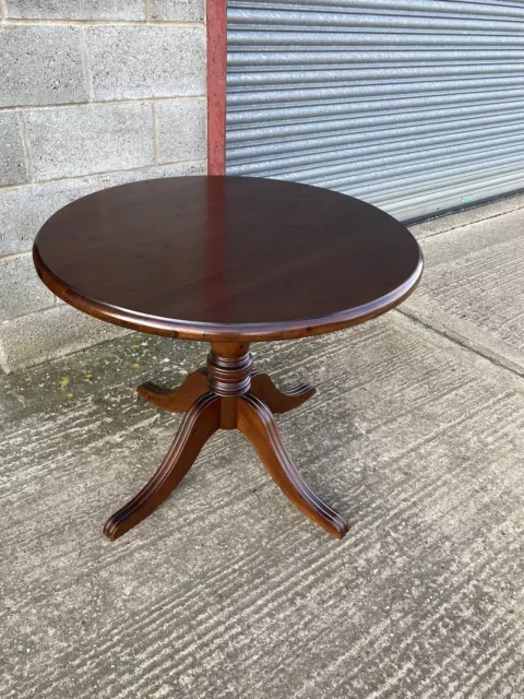 Mahogany Round Top pedestal Table, Dining/Hall Table.