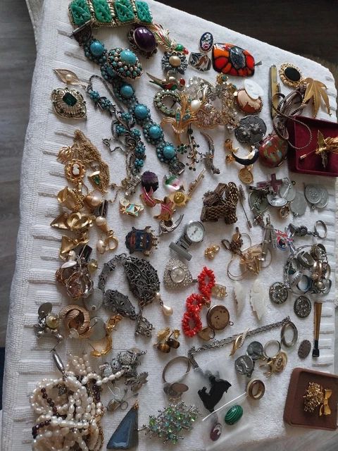 Vintage Jewellery And Curios