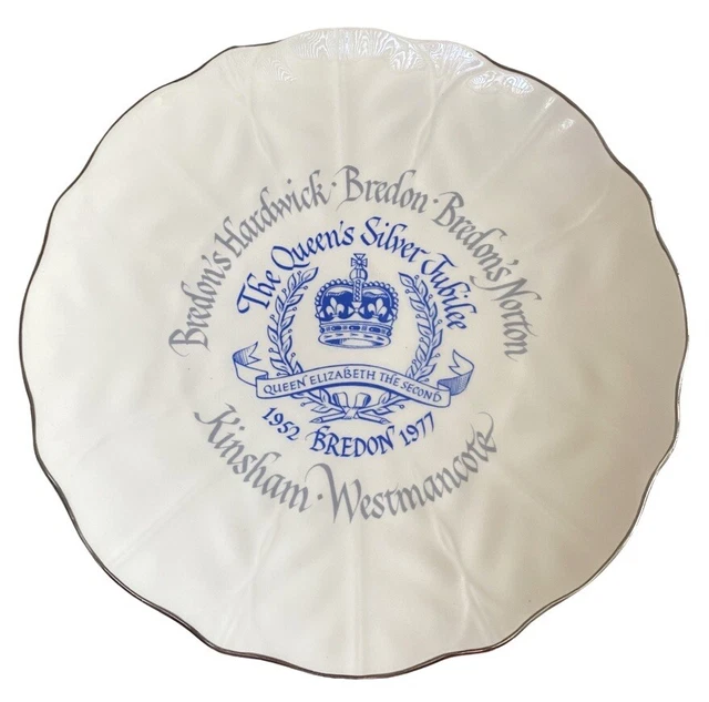 THE QUEENS SILVER Jubilee 8 1/4" Plate 19521977 England Fine Bone