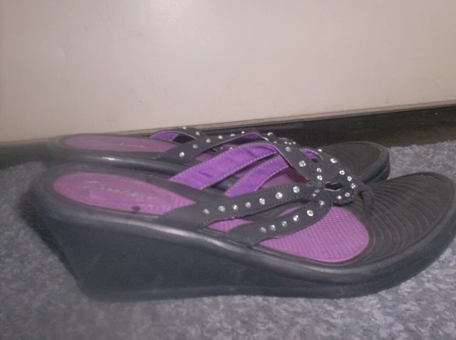 Skechers Women's  Sandals Multi Strap Thong Wedge with rhinestones Size 9 new