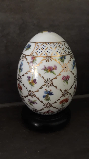 GRAND OEUF EN PORCELAINE DE LIMOGES socle bois ébène BEL OBJETS DE COLLECTION